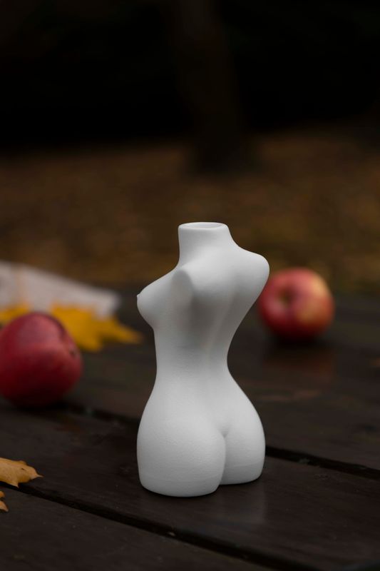 Lysestake - Femina helfigur hvit 16.5cm