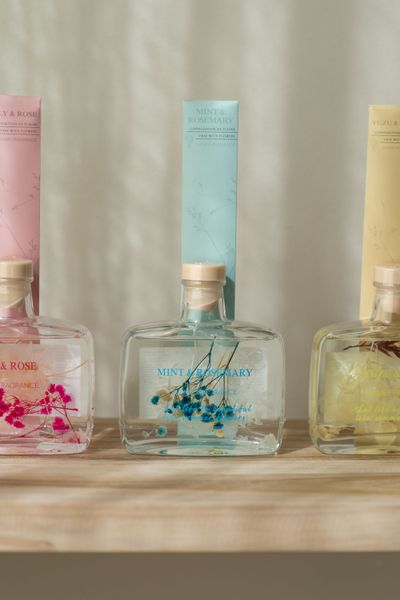 Hovedbilde Duftpinner i glass med blomst – 200 ml Mint ...
