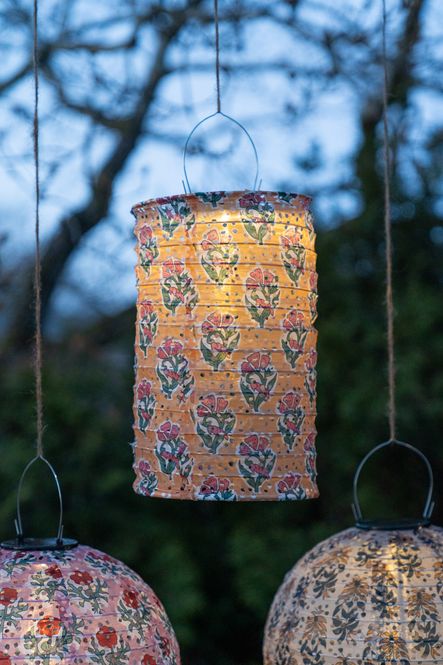 Hovedbilde Solcelle Lanterne Sylinder  Blomster Gul 22,5cm