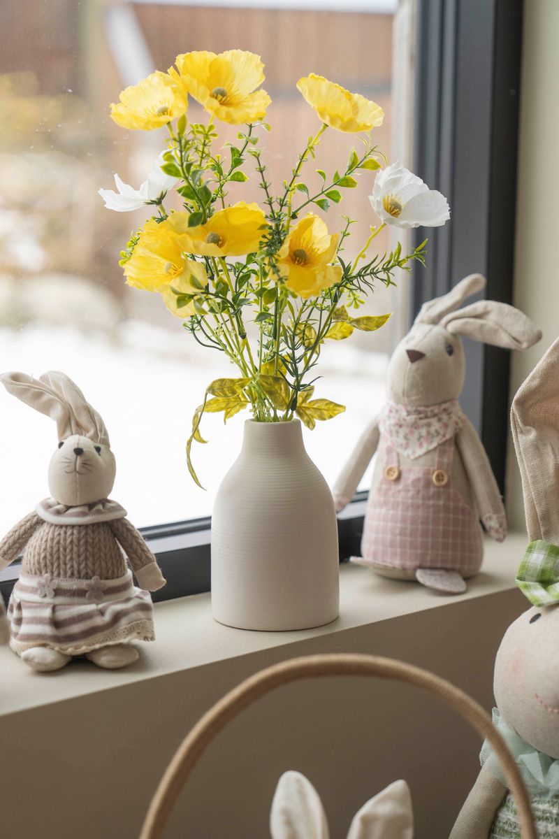 Kunstig blomst i dolomittvase – 9×9×36 cm – Gul
