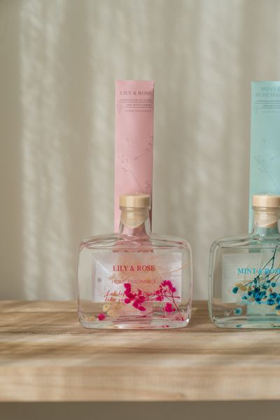 Hovedbilde Duftpinner i glass med blomst – 200 ml Rose