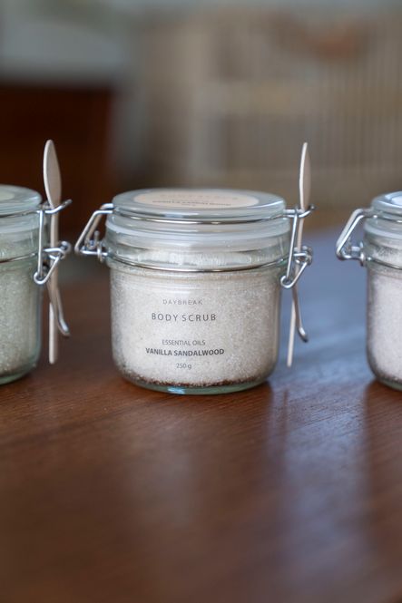 Hovedbilde Daybreak Skrubb - Vanilla Sandalwood