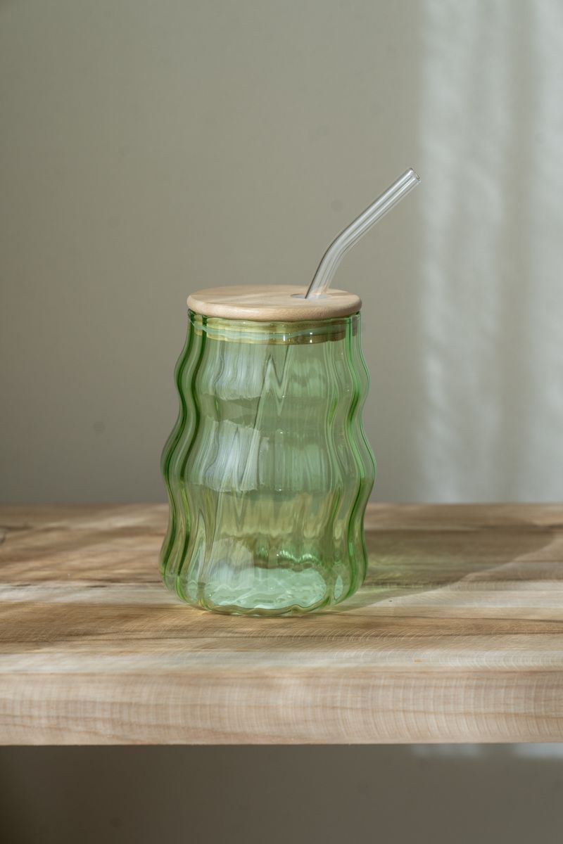 Glass med sugerør – 400 ml – Grønn