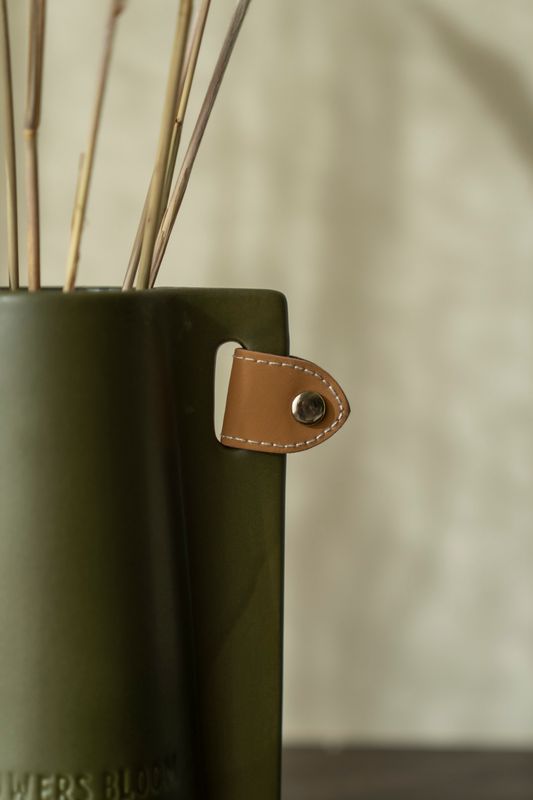 Vase - Relieff - 10x8x18cm - Grønn