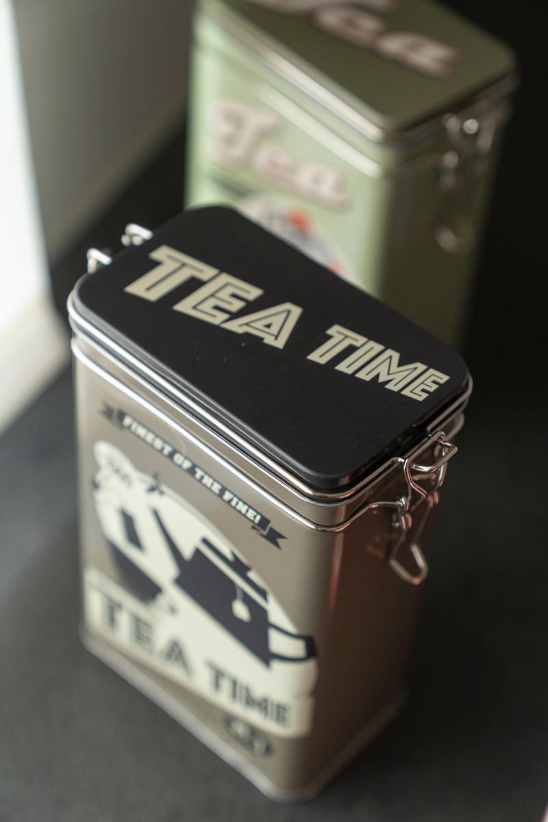 Retro Oppbevaringsboks i metall – H18 cm – Tea Time Mørk