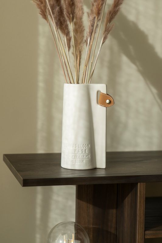 Vase - Relieff - 10x8x18cm - Hvit