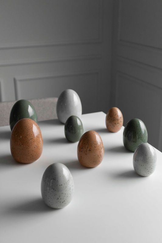 Egg 17cm Prikker - Grå