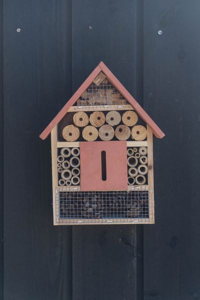Hovedbilde Insekthotell tre – 22×9×29 cm – rosa