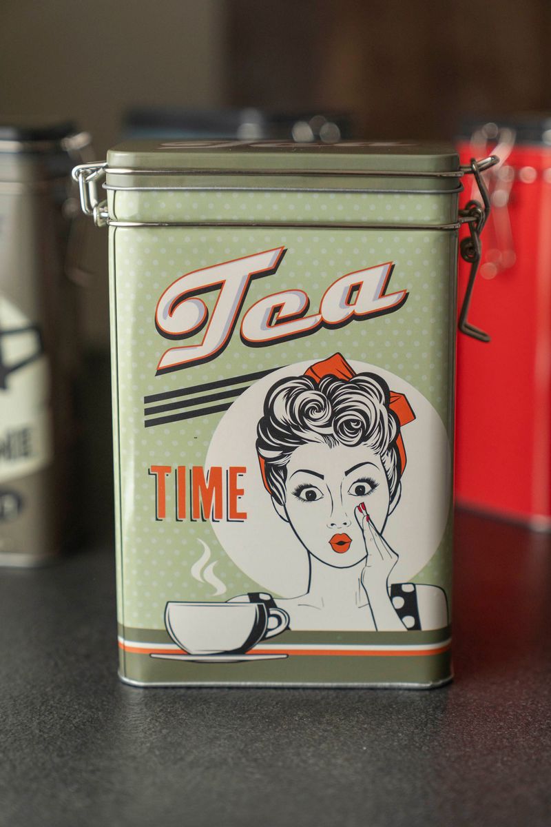 Retro Oppbevaringsboks i metall – H18 cm – Tea Time Lys