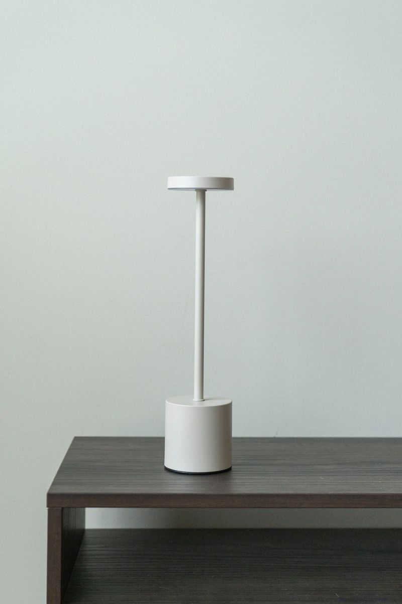 Oppladbar Bordlampe 34cm Beige