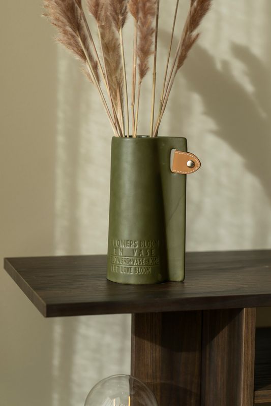 Vase - Relieff - 10x8x18cm - Grønn