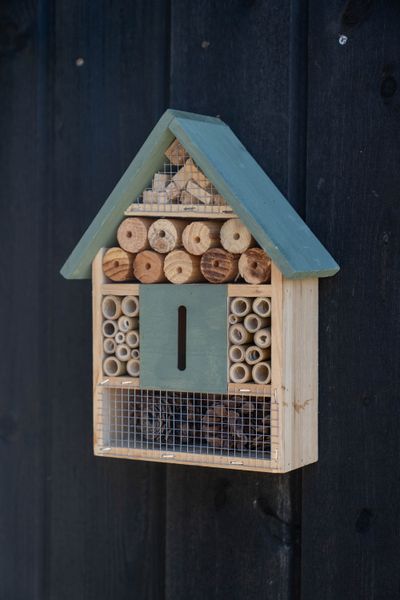 Hovedbilde Insekthotell tre – 22×9×29 cm – grønn