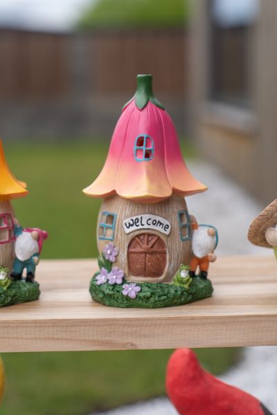 Hovedbilde Hagefigur hus med lys – H22 cm Rosa